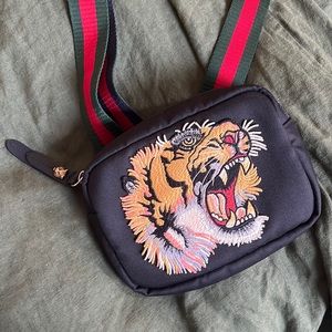 GUCCI canvas belt sling crossbody bag tiger embroidered. Authenticated.